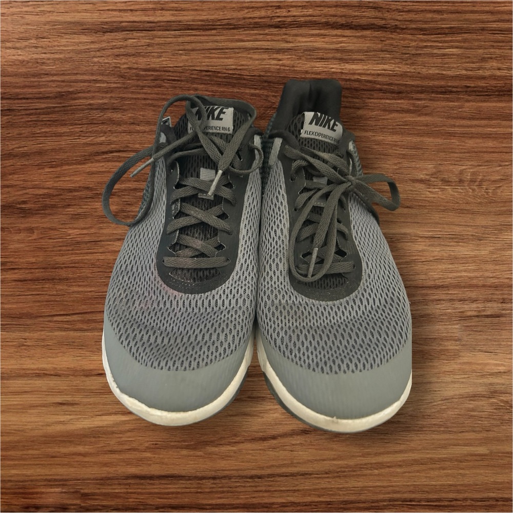 Nike women’s Experience‎ running shoes size 10